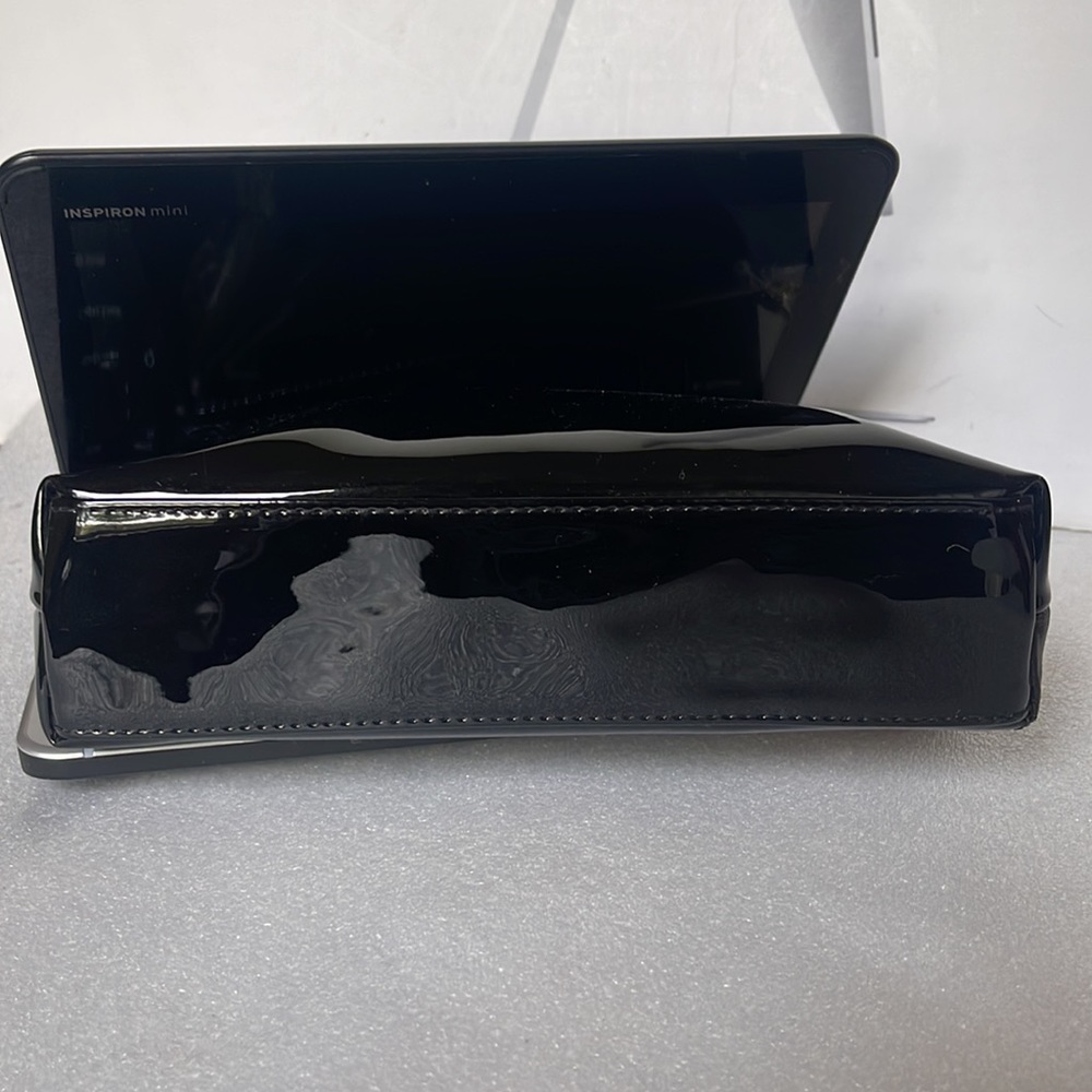 Yves Saint Laurent Beauty Black Patent Leather Cosmetic Bag. - Picture 7 of 11